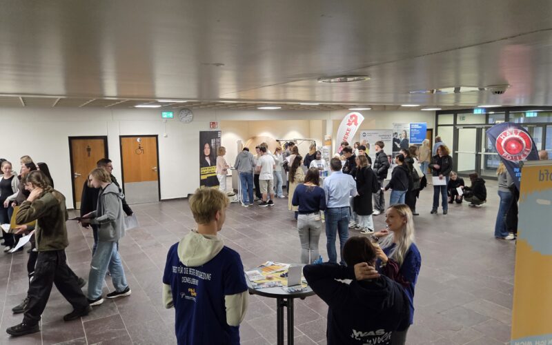 Beitrag: Großer Andrang beim Berufeforum: Kurpfalz-Realschule eröffnet Zukunftsperspektiven